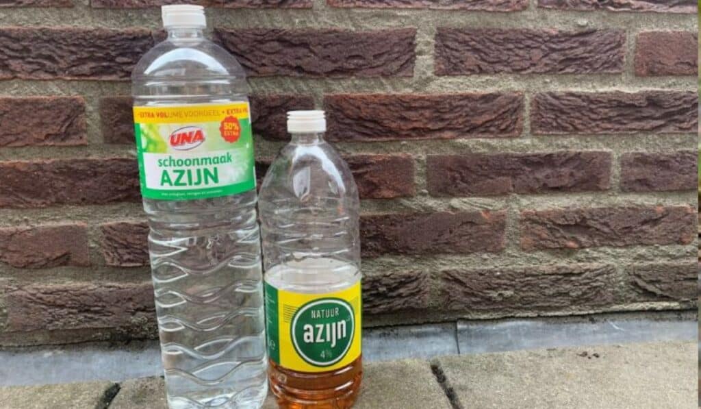 Schoonmaakazijn Tegen Onkruid