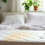 Bloed uit matras verwijderen bekijk de beste tips en effectieve huismiddeltjes nu