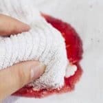Bloedvlekken verwijderen: bloed uit kleding en textiel schoonmaken
